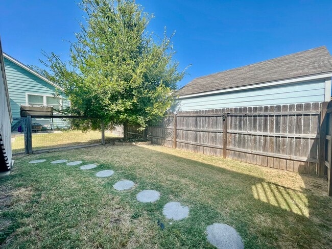 325 Trestle Tree in San Marcos, TX - Building Photo - Building Photo