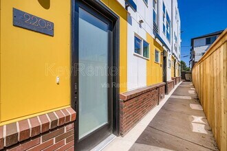 2208 S Albion St in Denver, CO - Foto de edificio - Building Photo