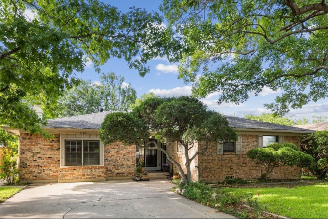 1708 Cordell St in Denton, TX - Building Photo