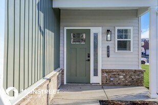 2067 N Sarah Dr in Jeffersonville, IN - Building Photo