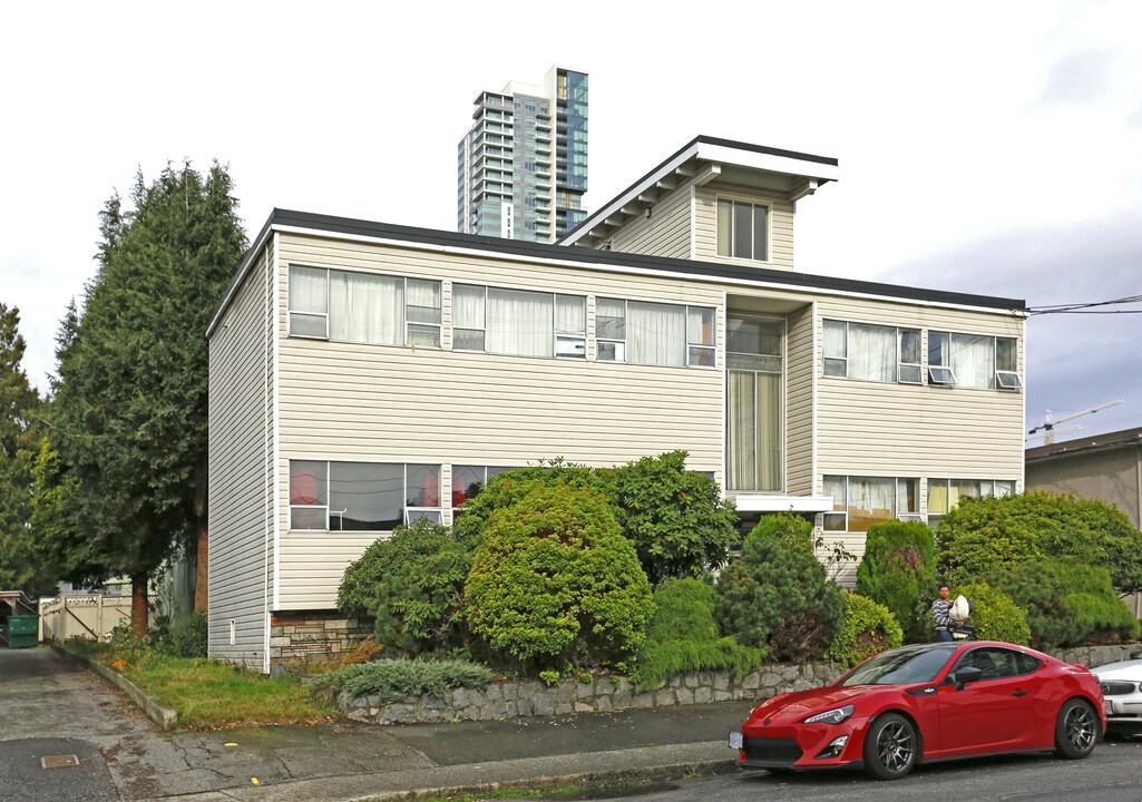 6707 Dow Av in Burnaby, BC - Building Photo