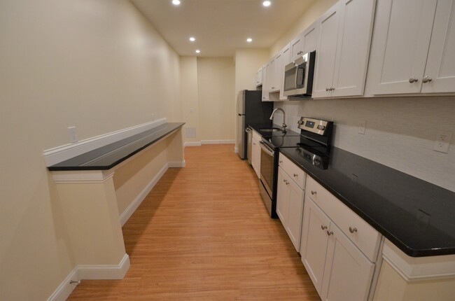 37 Brookline St, Unit 5 in Cambridge, MA - Building Photo - Building Photo