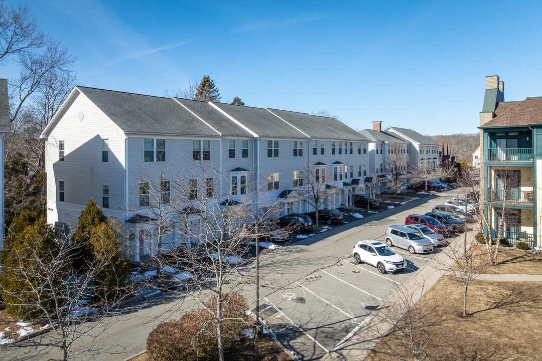 Seaside Village in Niantic, CT - Foto de edificio