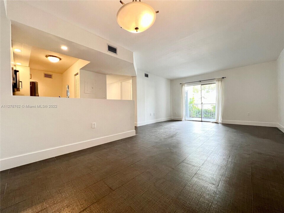 8540 SW 212th St-Unit -103 in Cutler Bay, FL - Building Photo