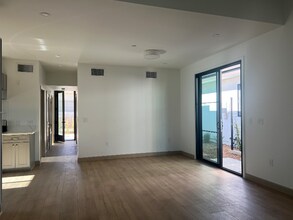 913 Wildrose Ave in Monrovia, CA - Building Photo - Building Photo