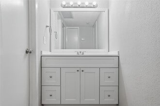 250 El Dorado Blvd, Unit 205 in Webster, TX - Foto de edificio - Building Photo