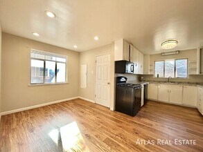 2353 S Sherman St in Denver, CO - Foto de edificio - Building Photo