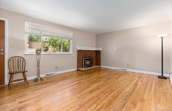 6836 Brentwood St in Arvada, CO - Foto de edificio - Building Photo
