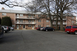 Park Carlyn Apartments