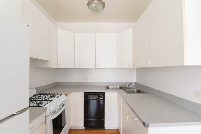 821 W Waveland in Chicago, IL - Foto de edificio - Building Photo