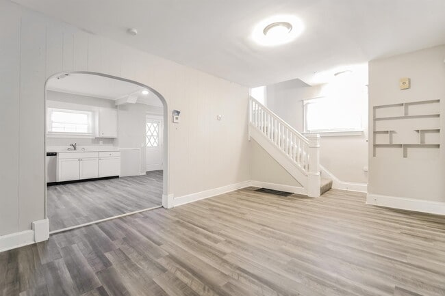 196 Butler Ct in Akron, OH - Foto de edificio - Building Photo