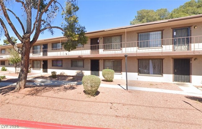 property at 615 S Royal Crest Cir