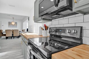 14 S Swinton Cir in Delray Beach, FL - Building Photo