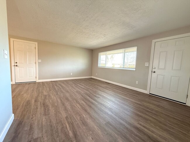 301 Lesher Dr in Dayton, OH - Building Photo - Building Photo