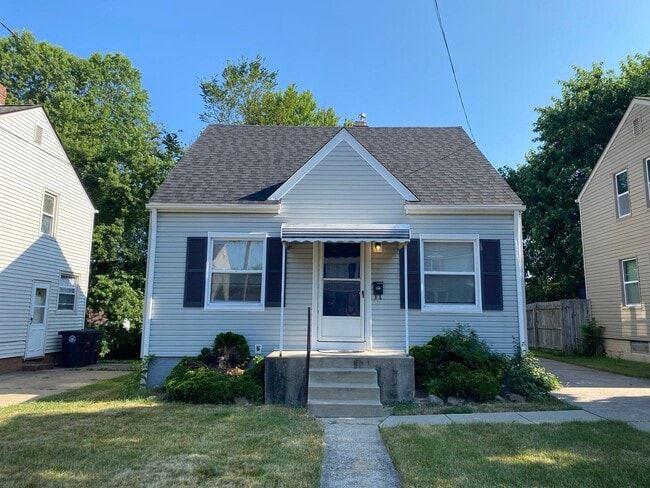 927 Davies Ave in Akron, OH - Building Photo - Building Photo