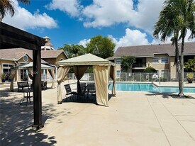 15689 SW 106th Ln in Miami, FL - Building Photo