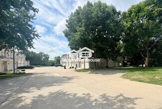 6800 Ashworth Rd in West Des Moines, IA - Building Photo - Building Photo