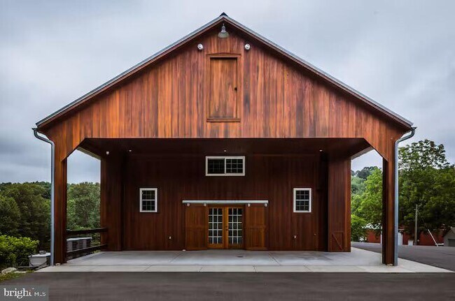 284 Hickory Dr in Auburn, PA - Building Photo - Building Photo