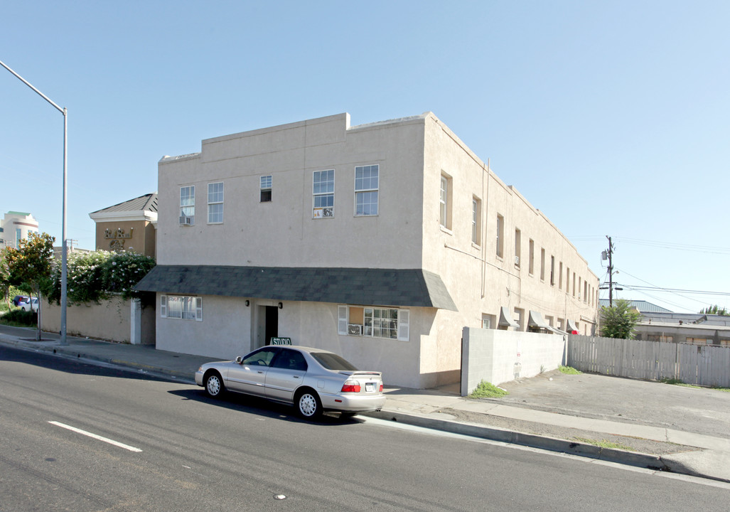 Modesto Manor Apartments in Modesto, CA - Building Photo