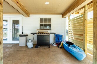 4421 Pelican Rd in Jamaica Beach, TX - Building Photo - Building Photo