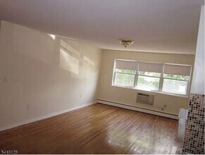 220 W Sumner Ave, Unit 101 in Roselle Park, NJ - Building Photo - Building Photo