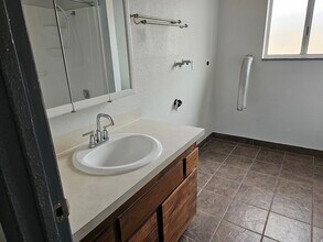 215 N 400 W in Ferron, UT - Foto de edificio - Building Photo