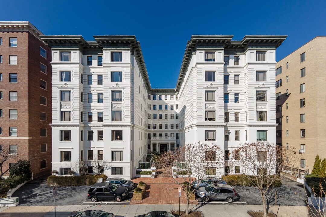2123 California St NW in Washington, DC - Building Photo