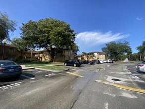 4879 Via Palm Lakes in West Palm Beach, FL - Building Photo - Building Photo