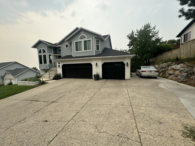 property at 4629 Windsor Dr