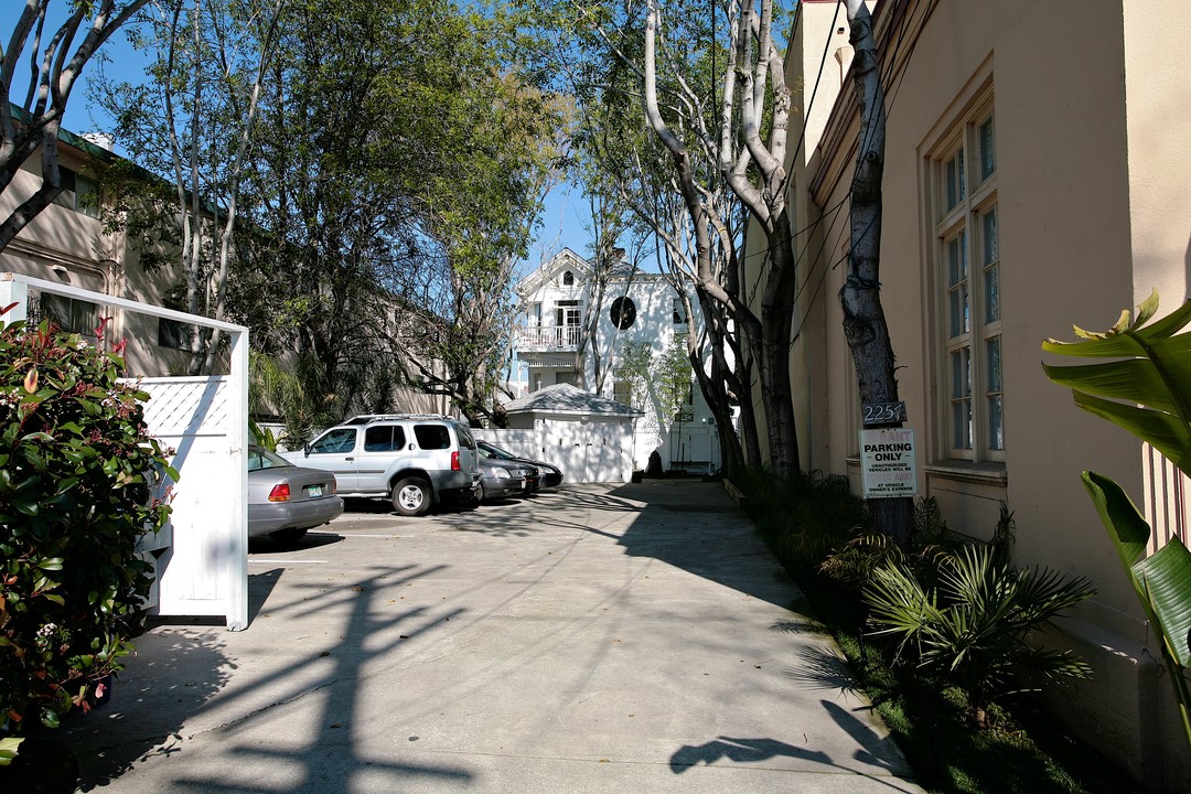 2257 Central Ave in Alameda, CA - Foto de edificio