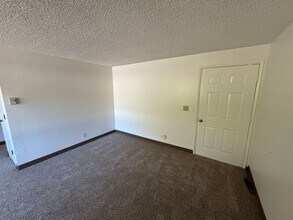 3346 Willow Ct SE in Salem, OR - Building Photo - Building Photo
