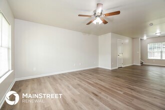 4455 Oak Pointe Dr in Winston-Salem, NC - Foto de edificio - Building Photo