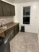 42 McAdoo Ave, Unit 2 in Jersey City, NJ - Building Photo