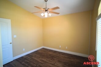 10318 Lerwick Ave in Bakersfield, CA - Building Photo - Building Photo