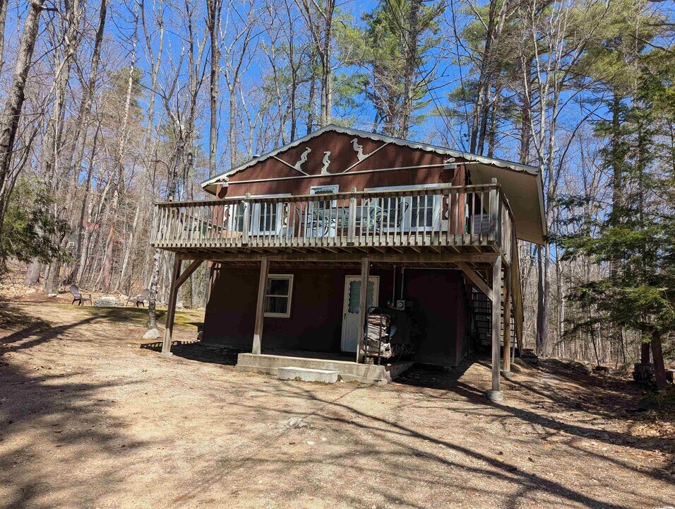 30 Middle Shore Dr in Madison, NH - Building Photo
