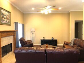 106 Stony Point Ct in Clute, TX - Building Photo - Building Photo