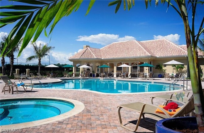 28080 Cavendish Ct in Bonita Springs, FL - Foto de edificio - Building Photo