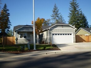 87558 Placid St in Veneta, OR - Building Photo - Building Photo