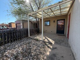 1014 Plaza Del Sol in Roswell, NM - Building Photo