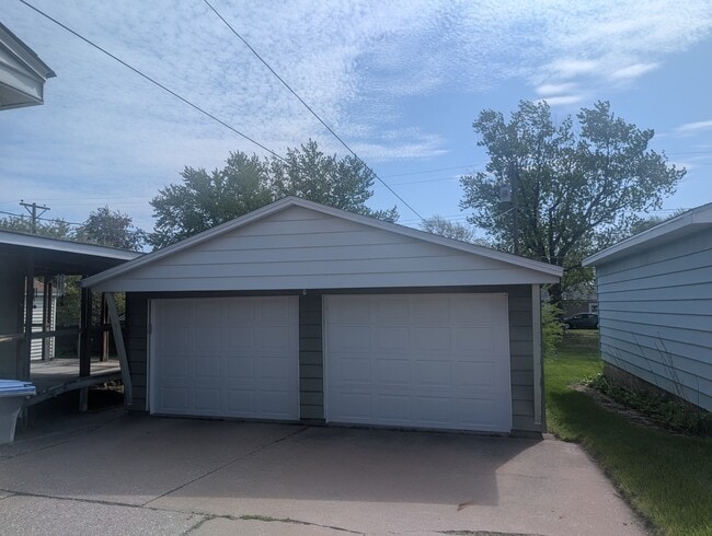 815 12th St W in Milan, IL - Building Photo - Building Photo