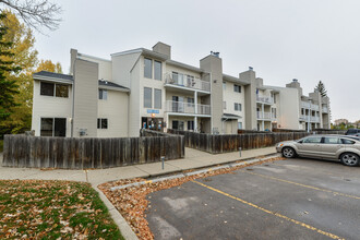 Suncourt Place in Edmonton, AB - Building Photo - Building Photo