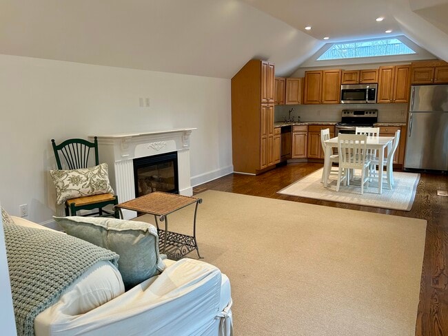 120 Willow St in Southampton, NY - Building Photo - Building Photo