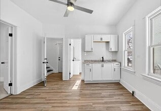 9418 Parkview Ave in Cleveland, OH - Foto de edificio - Building Photo