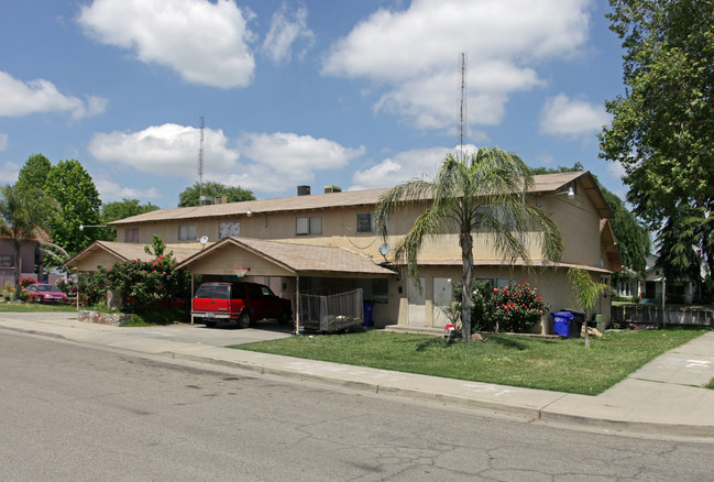 220 W Cherry Ave in Porterville, CA - Building Photo - Building Photo