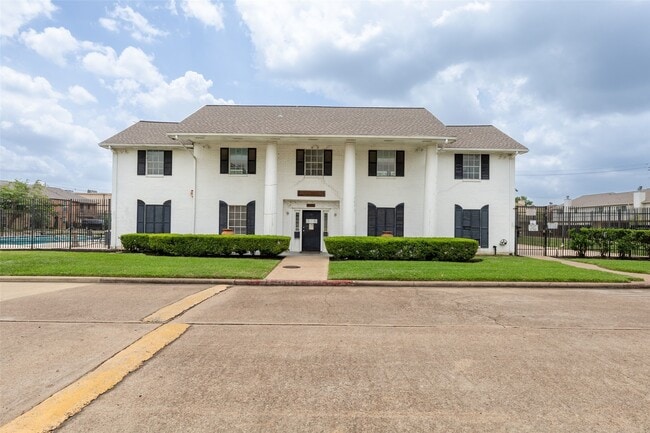 property at 14721 Perthshire Rd
