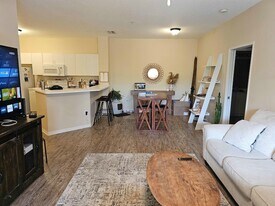 605 Fairway Dr, Unit 307 in St. Augustine, FL - Building Photo