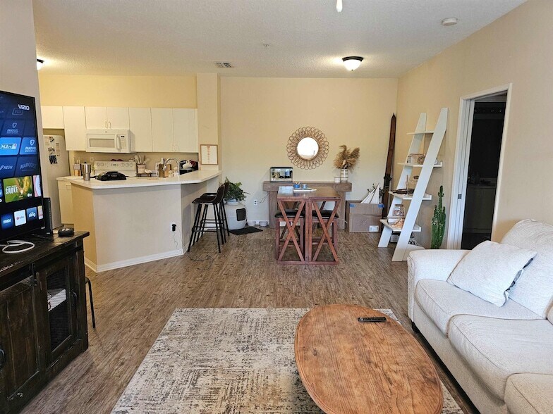 605 Fairway Dr, Unit 307 in St. Augustine, FL - Building Photo