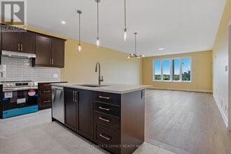 3947 Mitchell Cres in Fort Erie, ON - Building Photo - Building Photo