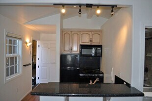 247 Broadway St in Laguna Beach, CA - Building Photo