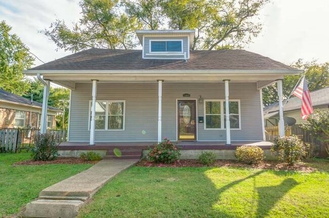 1604 Long Ave